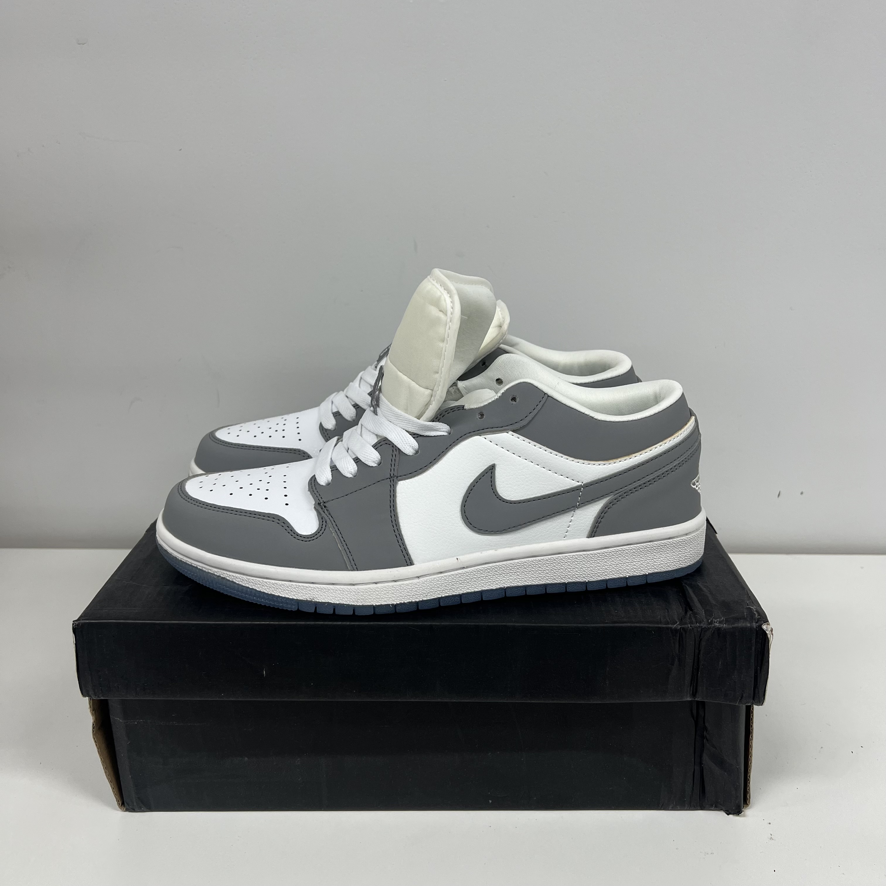 Air Jordan 1 Low “Wolf Grey” (울프 그레이) 